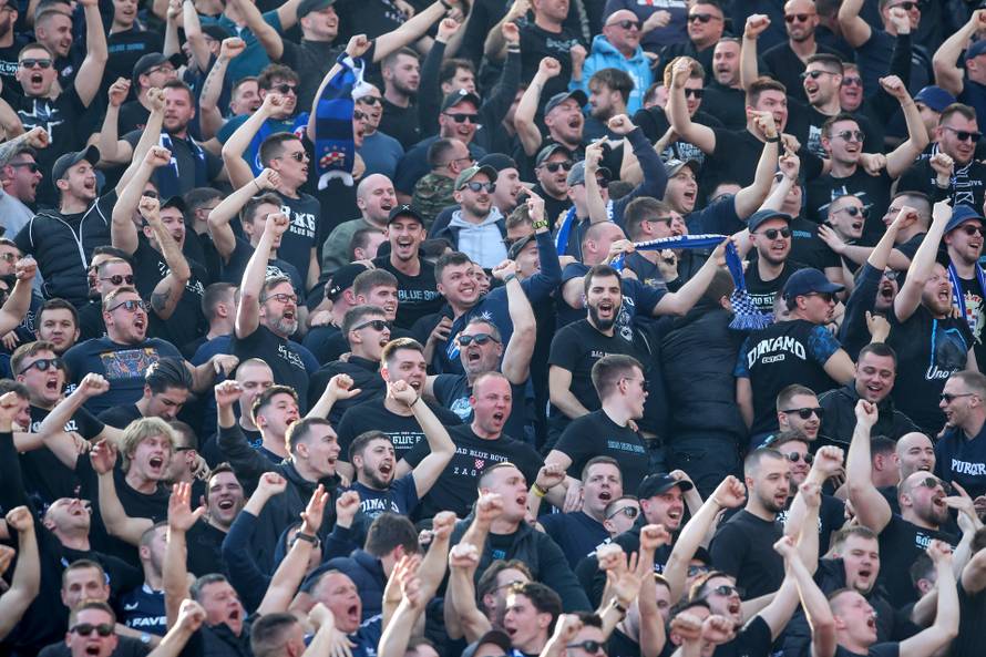 Split: Navijači na tribinama prate utakmicu Hajduk - Dinamo 