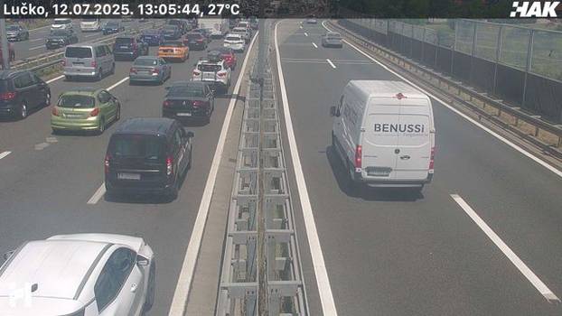 FOTO Nastala gužva kod Lučkog, kod Trakošćana kolona 6 km!