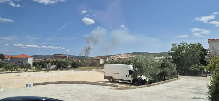FOTO Opet gori na Čiovu: 'Požar se aktivirao na starom mjestu'