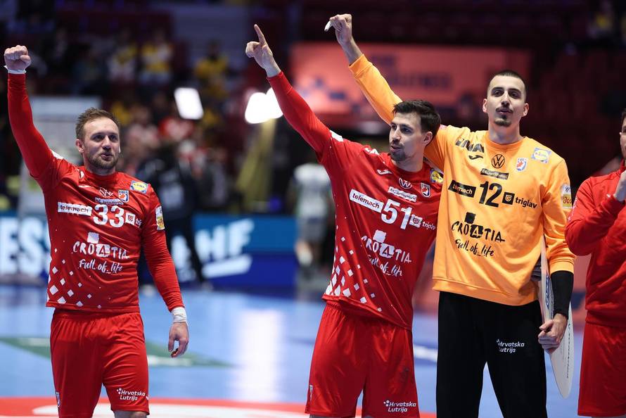 Malmo: Hrvatski rukometaši slave pobjedu u zagrljajima i poljupcima svojih najmilijih