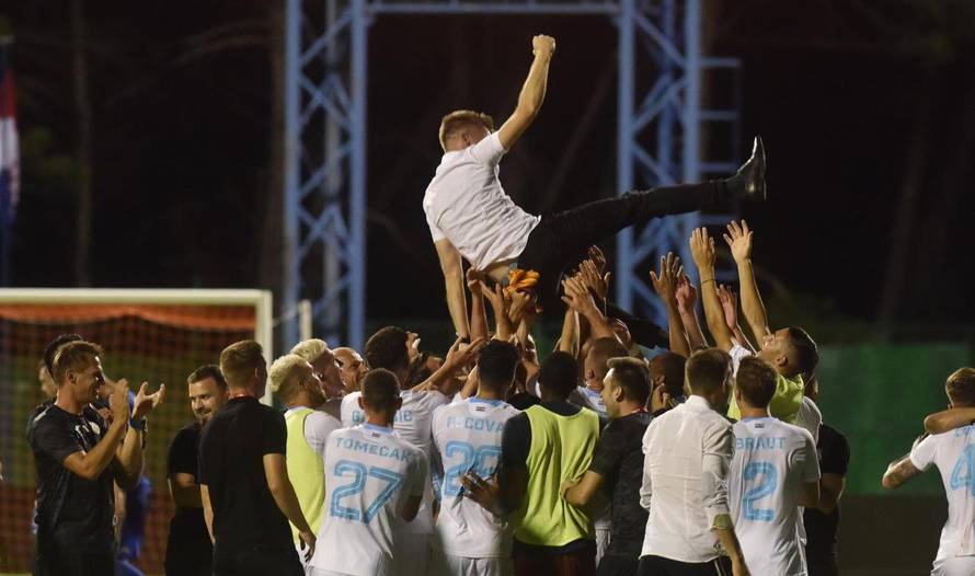 Šibenik: Nogometaši Rijeke s pokalom u rukama slave osvojen Hrvatski nogometni kup