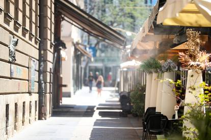 FOTO Vrućine ispraznile Zagreb. Turisti spavaju po livadama, a svi se osvježavaju i na zdencima