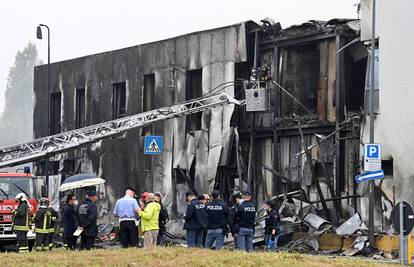 Manji avion pao na zgradu u Italiji, poginulo najmanje osam ljudi, među njima i jedno dijete