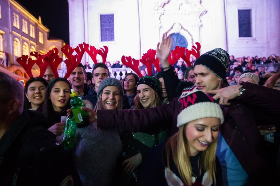 Pogledajte kako se Nova čekala u Zagrebu, Splitu, Zadru...
