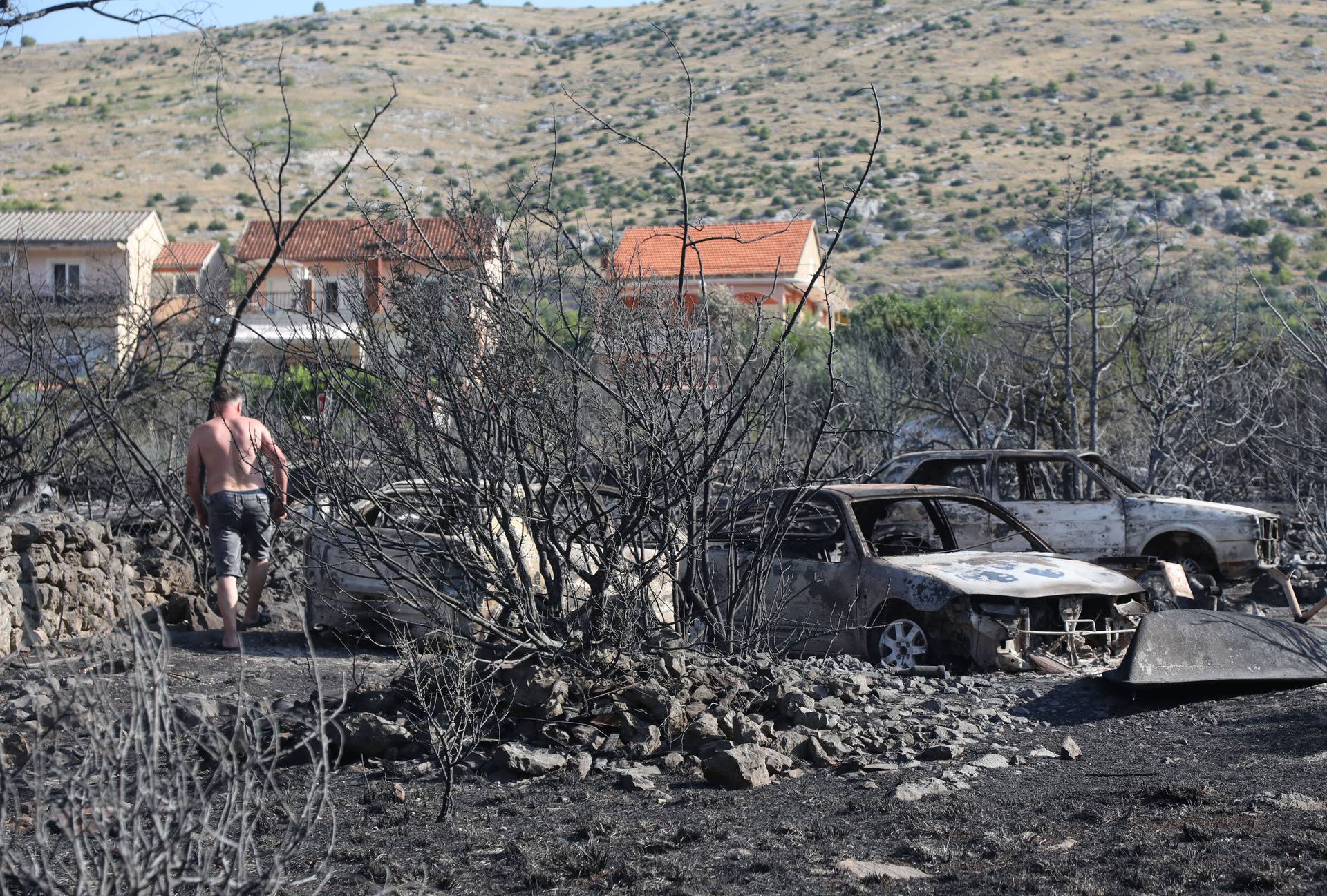 Apokaliptične scene dan nakon velikog požara  kod Grebaštice