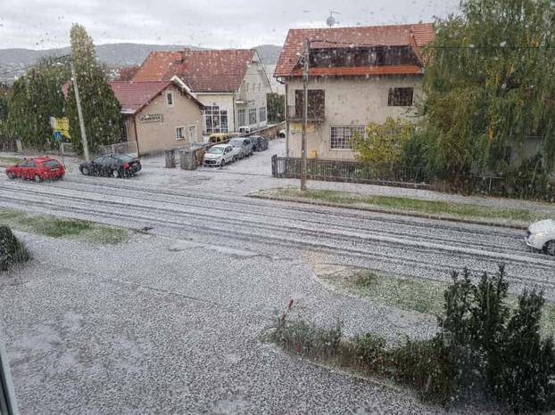 FOTO Ludo vrijeme u Hrvatskoj: Na sjeveru oluja s tučom, jug se kupa, osvanula  je i duga...