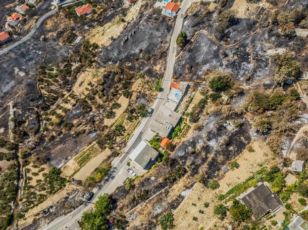 Omiš Borak:  Posljedice požara u mjestu Borak iznad Omiša