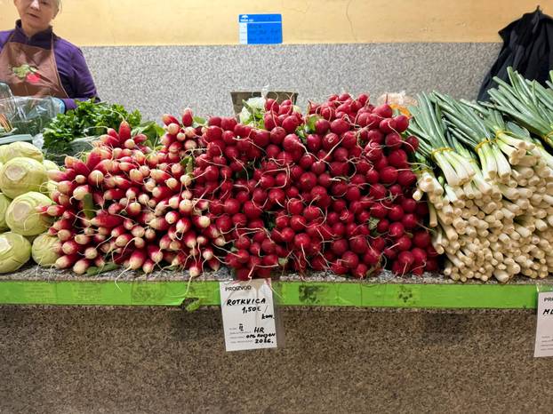 24SATA NA DOLCU Ovo su cijene s tržnice u Zagrebu uoči Uskrsa!