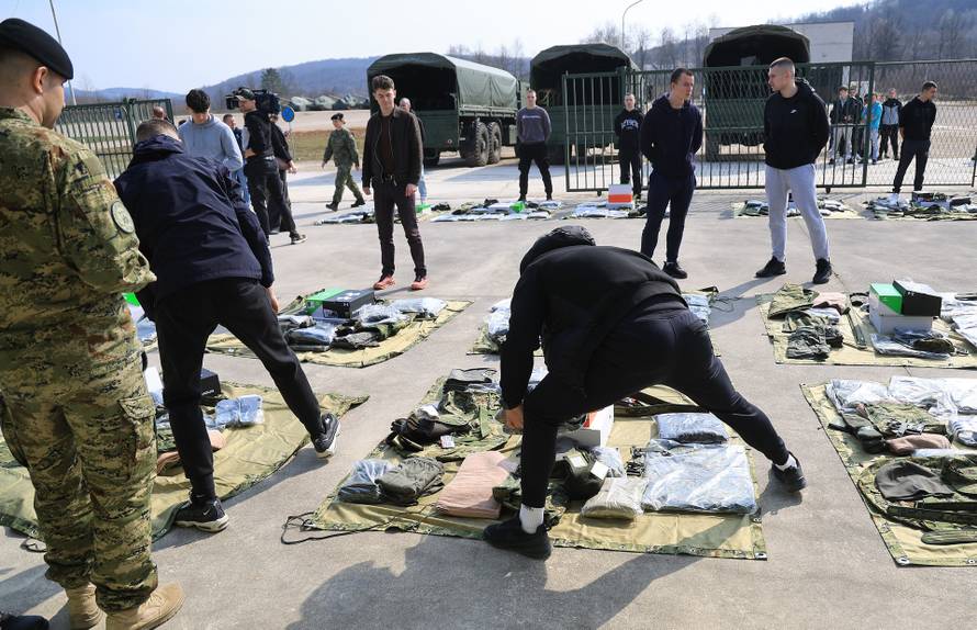 Ministar Anušić i general Kundid na prvom danu TVO-a na Slunju