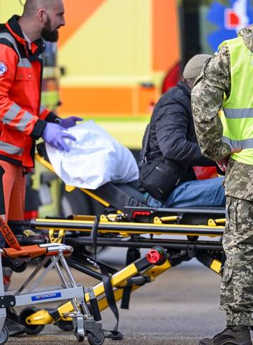 U Hrvatsku je na lije&ccaron;enje i rehabilitaciju stigla peta skupina ranjenika iz Ukrajine