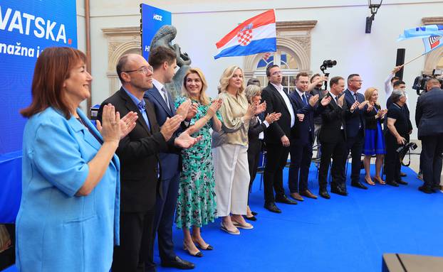 Zagreb Andrej Plenković zajedno s ostalim kandidatkinjama i kandidatima na europskim izborima na završnom predizbornom skupu HDZ-a