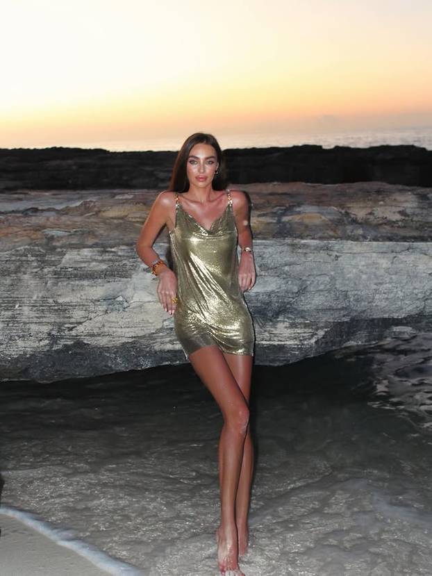 FOTO Modna dizajnerica koristi Instagram kao modnu pistu, dok ne pozira u badiću na plaži