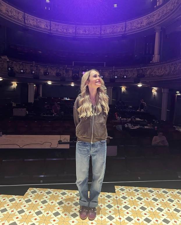 FOTO Fatalna crnka 'iz Pariza' danas slavi rođendan: Biste li ju prepoznali kao plavušu?