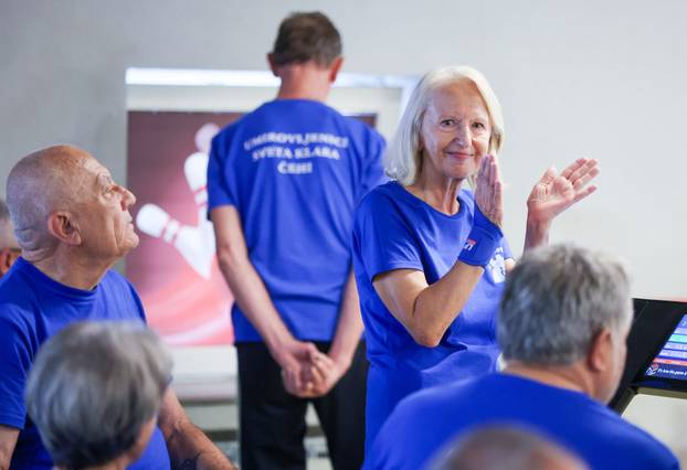 Zagreb: Druženje umirovljenika u Bowlingu Clubu 