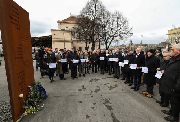 Zagreb: Gradonačelnik Tomašević položio cvijeće na Spomenik žrtvama holokausta