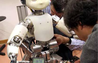 Europa odgovara Japanu: Beba robot puže i plače