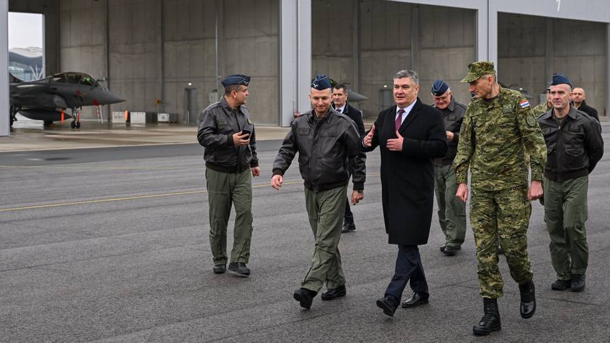 VIDEO Milanović je posjetio vrh HRZ-a, obišao i borbene Rafale
