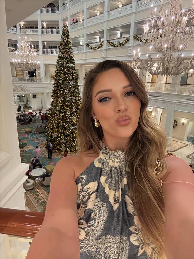 FOTO Ovo je najseksi pekarica koju ćete danas vidjeti: Mijesi tijesto i osvaja izgledom