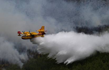 Na brdu Velež u Dubrovačkom primorju širi se šumski požar