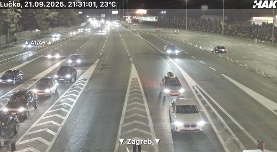 FOTO Velike gužve na A1. HAK: 'Vozi se u koloni i zastojima!'