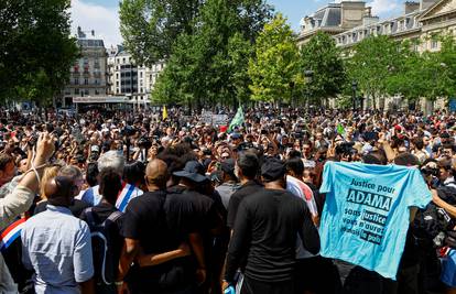U Parizu, unatoč zabrani vlasti, 2000 ljudi prosvjedovalo protiv policijskog nasilja: 'Dosta je!'