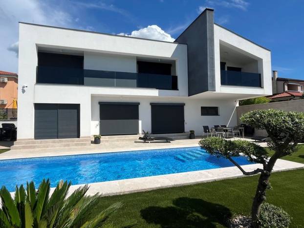 FOTO Vila iznad Malinske ima bazen i predivan pogled na more - Evo koliko bi vas koštala