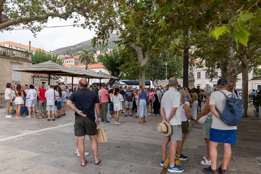 Dubrovnik: Stara gradska jezgra puna je turista 