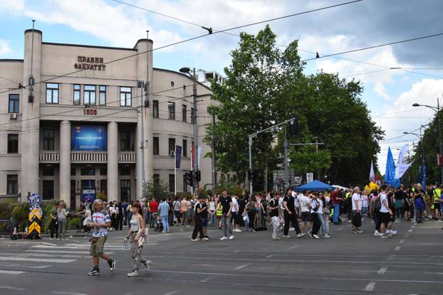 Beograd: Studenti u blokadi pozvali su na skup na Slaviji, a jedno od okupljališta građana je i kod Pravnog fakulteta