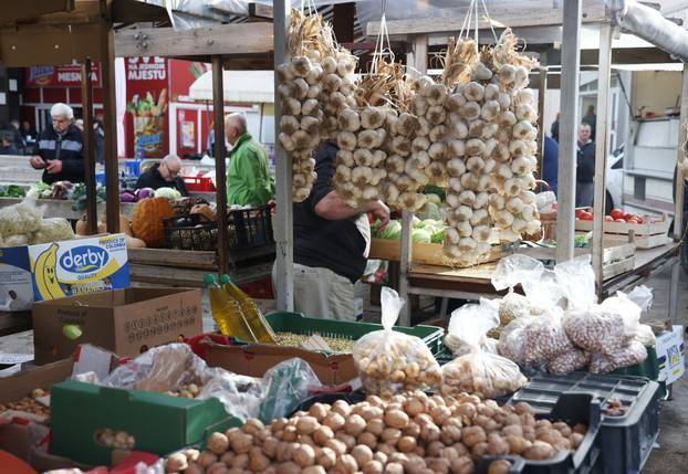 Šibenik: Ponuda na šibenskoj tržnici