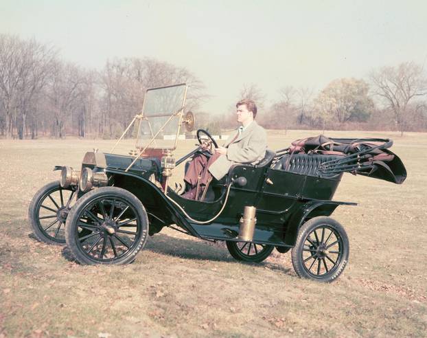 Model T - The Tin Lizzie (1908)