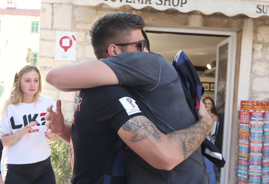 Duje došao na prijem u pratnji svoje vatrene djevojke Adriane