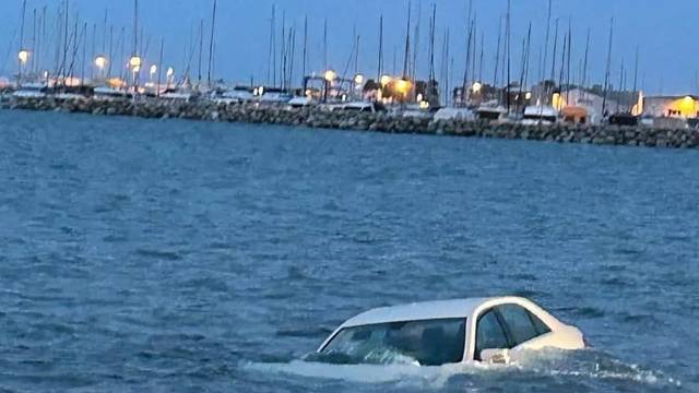 Mercedesom sletio u more u Zadru: 'Izgubio je kontrolu'