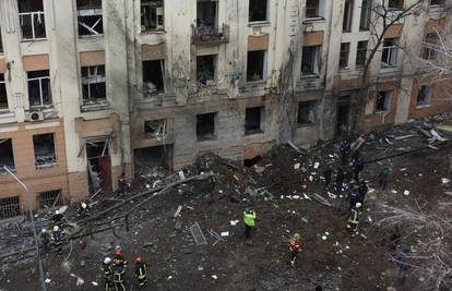 Ukrajinski dužnosnik: U Harkivu je raketa pogodila stambenu zgradu. Poznate zasad 3 žrtve