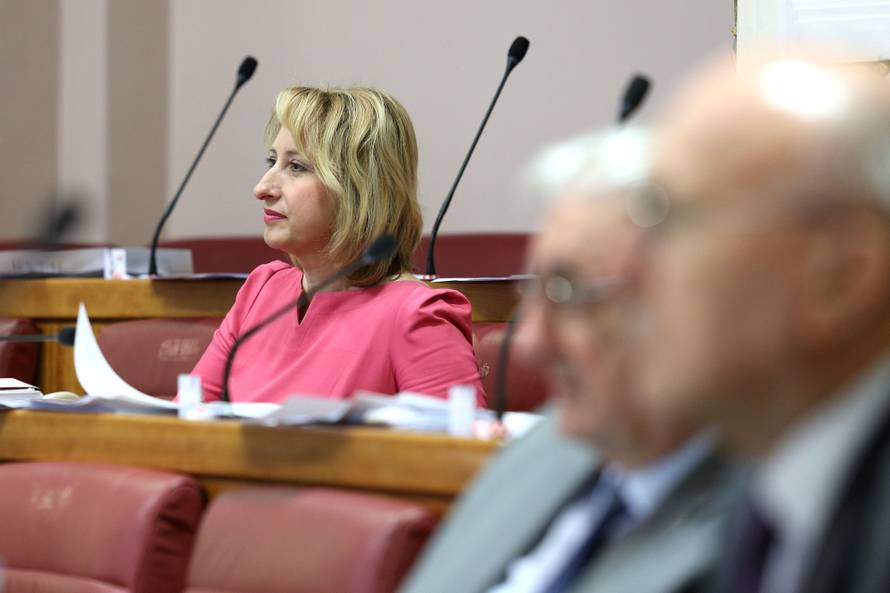 Pala Vlada: Oreškoviću sa 125 glasova izglasali nepovjerenje