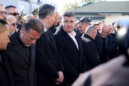 FOTO Plenković i Milanović u Koloni, rukovali se u Vukovaru