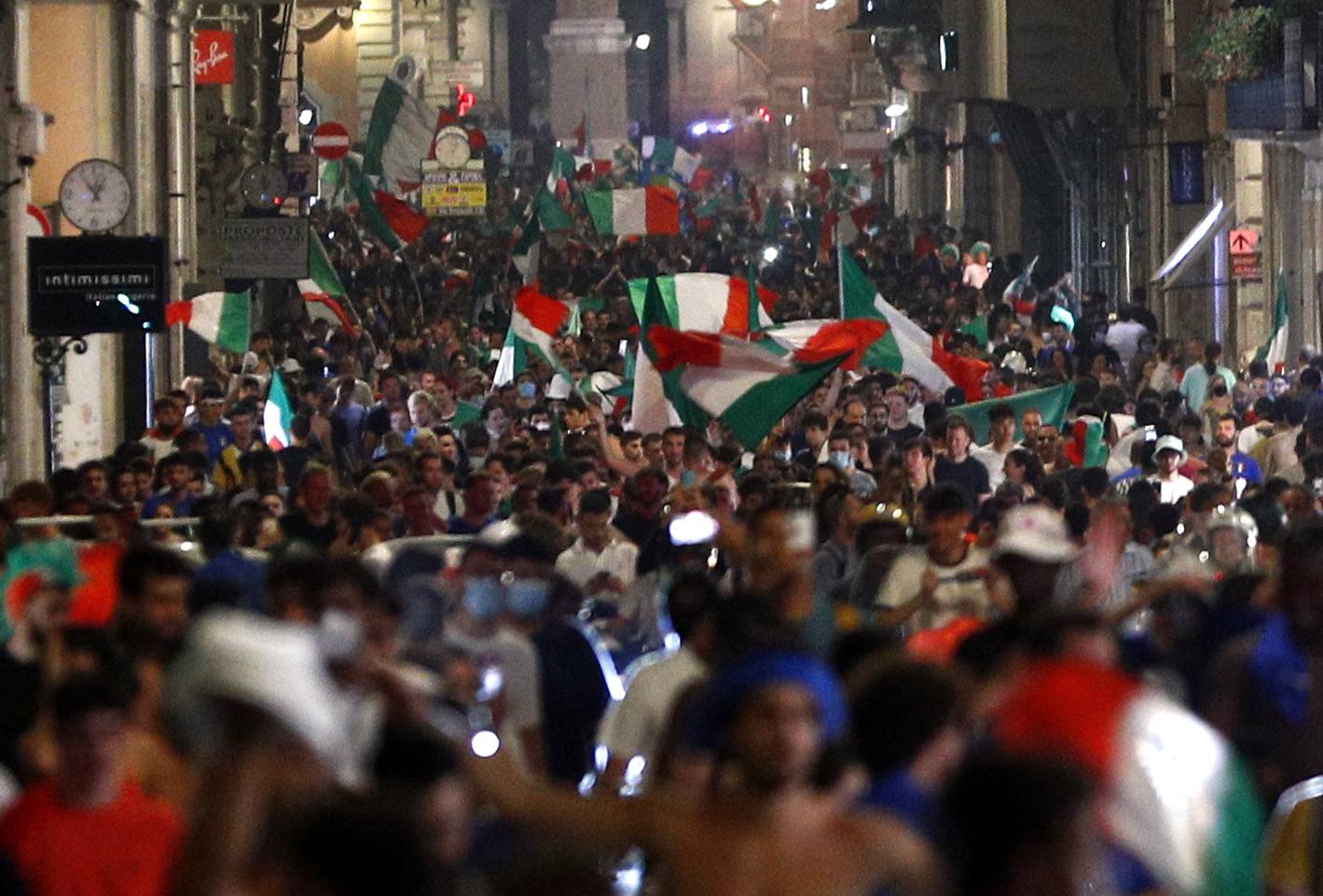 Euro 2020 - Final - Fans gather for Italy v England