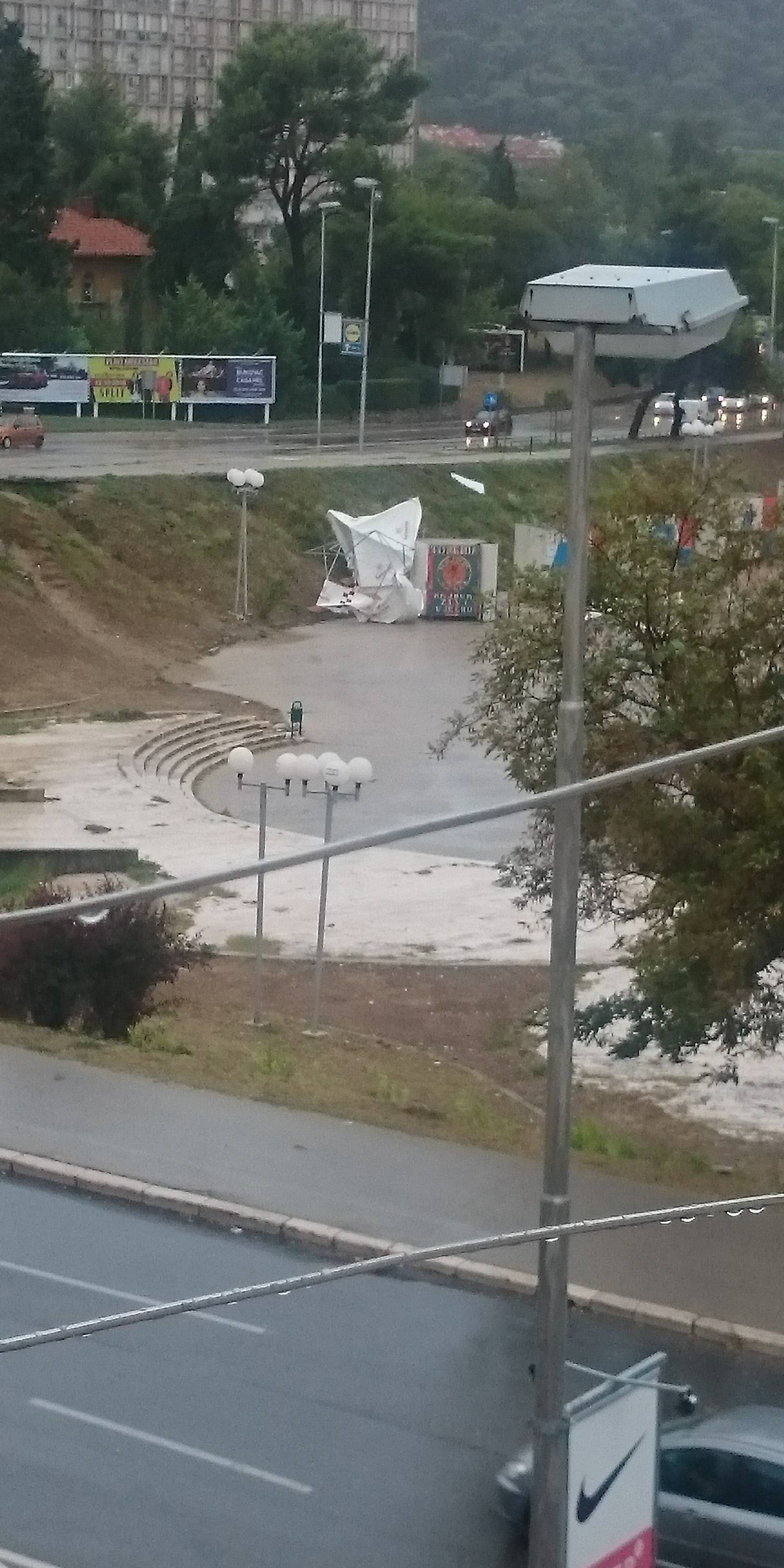 Olujna bura paralizirala Split: 'Bolje nemojte izlaziti iz kuća'