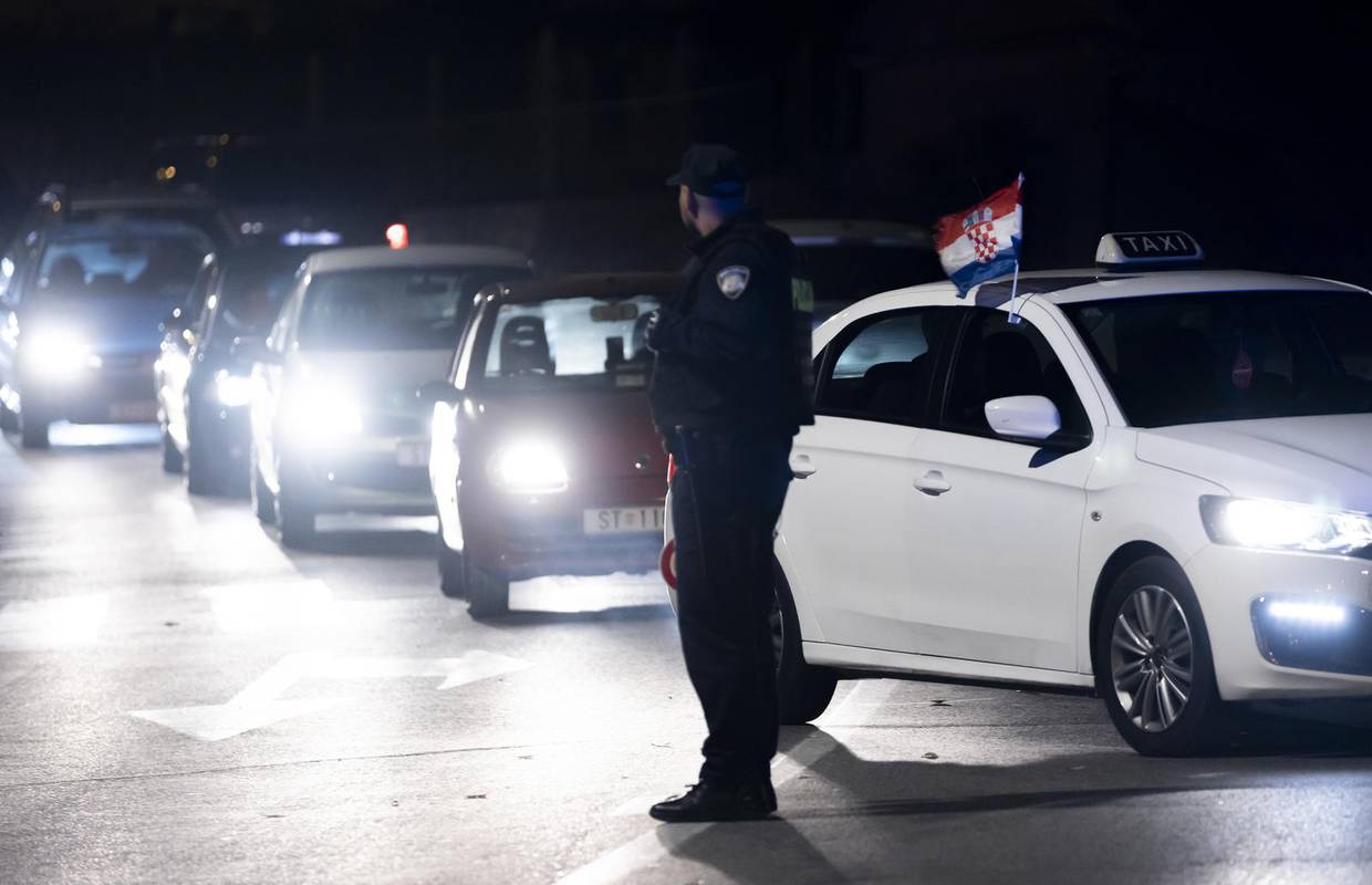 VIDEO Svi izlazi i ulazi u Split su pod nadzorom policije, stvorile se velike gužve: 'Tu je kaos!'