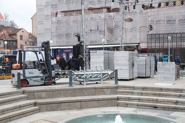 Zagreb: U tijeku je postavljanje bine na glavnom Trgu gdje će biti organiziran doček rukometaša