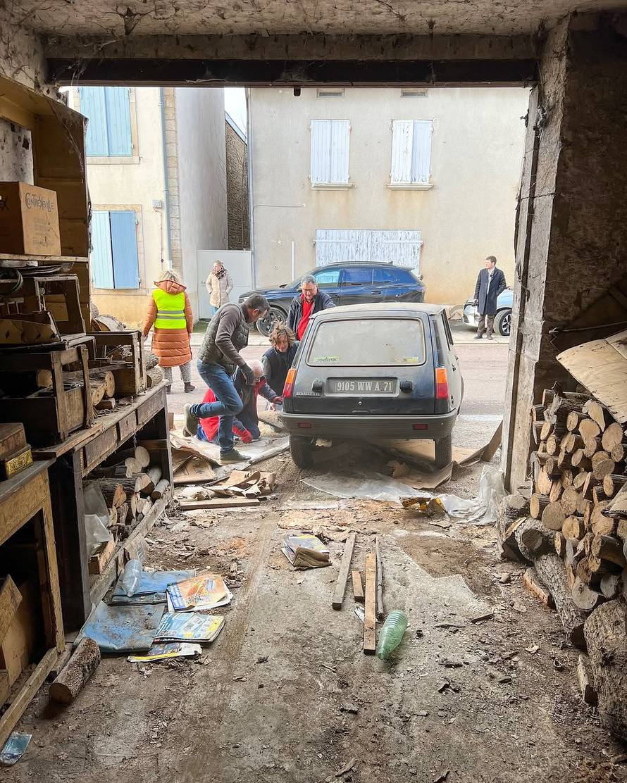 ČUDO IZ FRANCUSKE U garaži su našli novi Renault 5, nakon 43 godine prešao je 12 kilometara