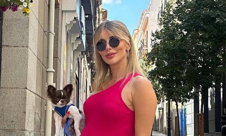 Fani Stipković pozirala u haljini pa pokazala trudnički trbuščić: 'Ajme, kako rastemo. Divni ste!'