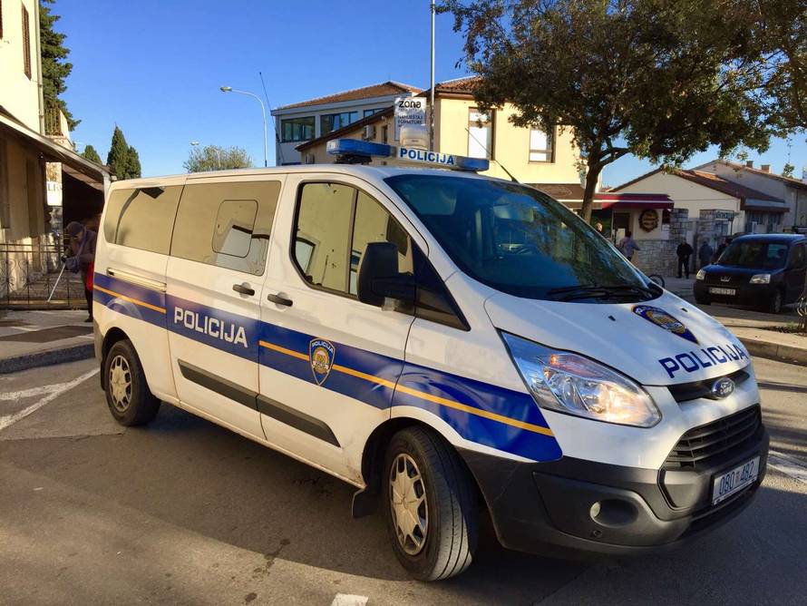 Filmska potjera: Policiji kroz Rijeku bježao dostavnim autom