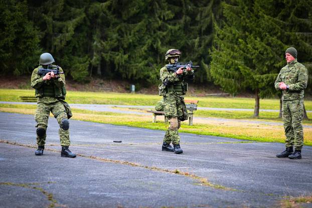FOTO Vojni kadeti u akciji. Ovo su kadrovi sa zimskih kampova: 'Motivirani su i željni rada...'