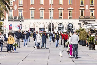 Turisti u šetnji splitskim ulicama na Uskrs