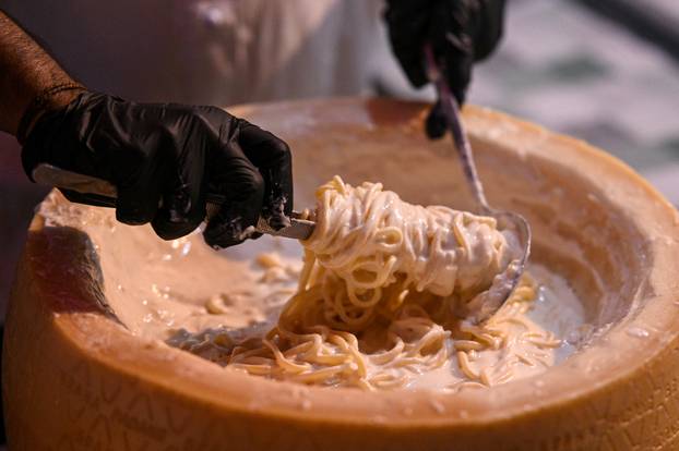 Zagreb: PLACe market na tržnici Dolac posjetili brojni Zagrepčani