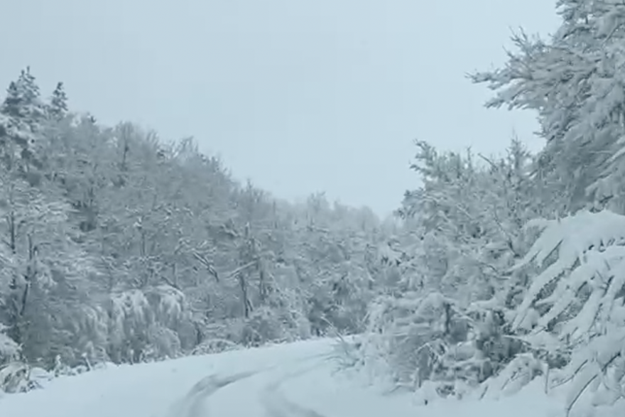Snje&zcaron;na idila u Lici
