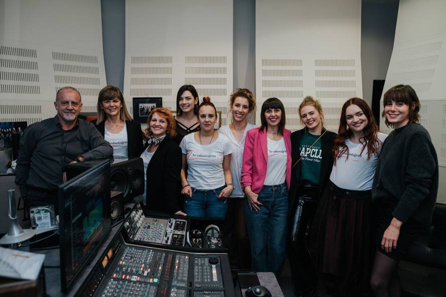 Gibonni i naše brojne pjevačice novom obradom pjesme pružili podršku ženama s rakom dojke