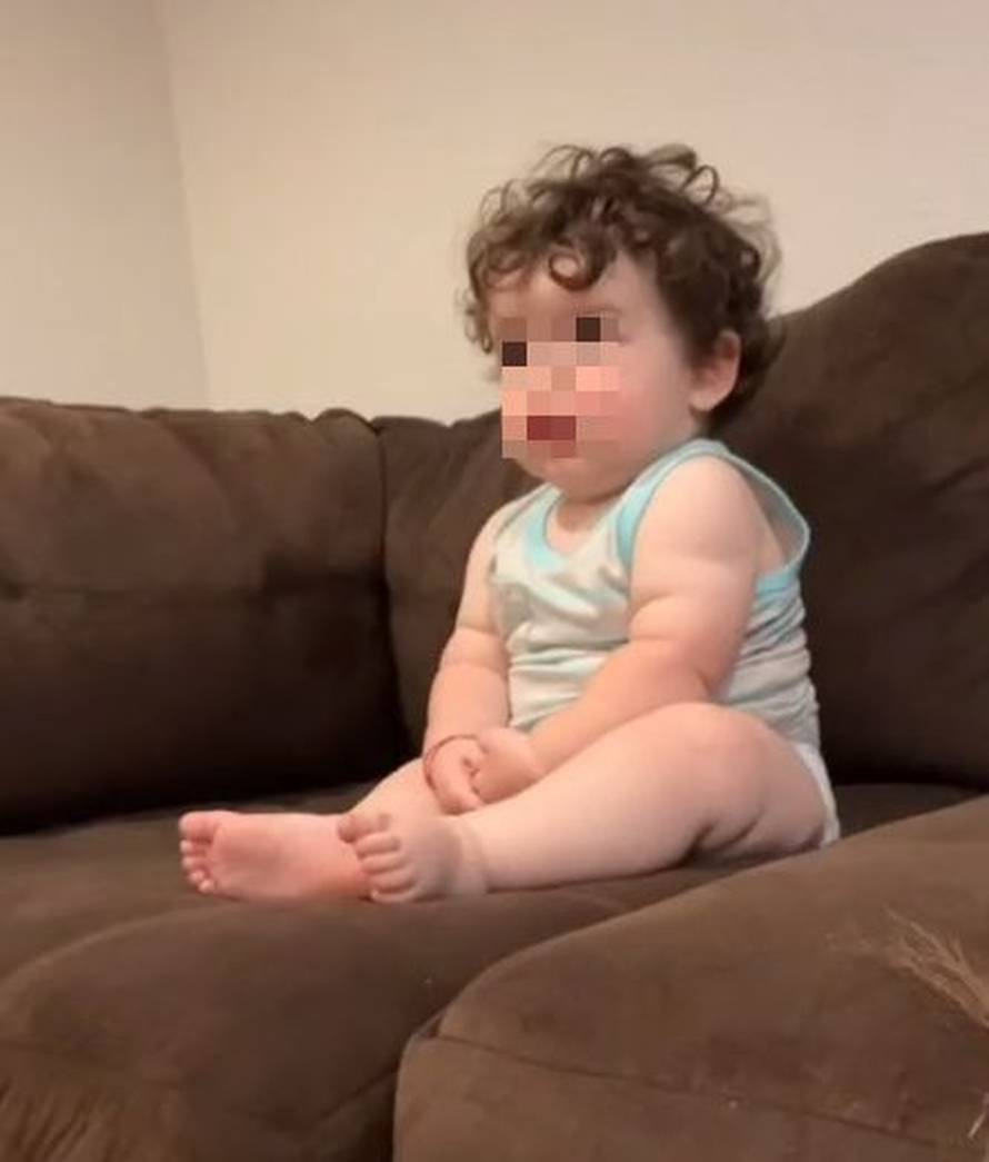 'Beba mi je toliko velika da ljudi misle da ga šopam hranom, a on nema još ni godinu i pol'