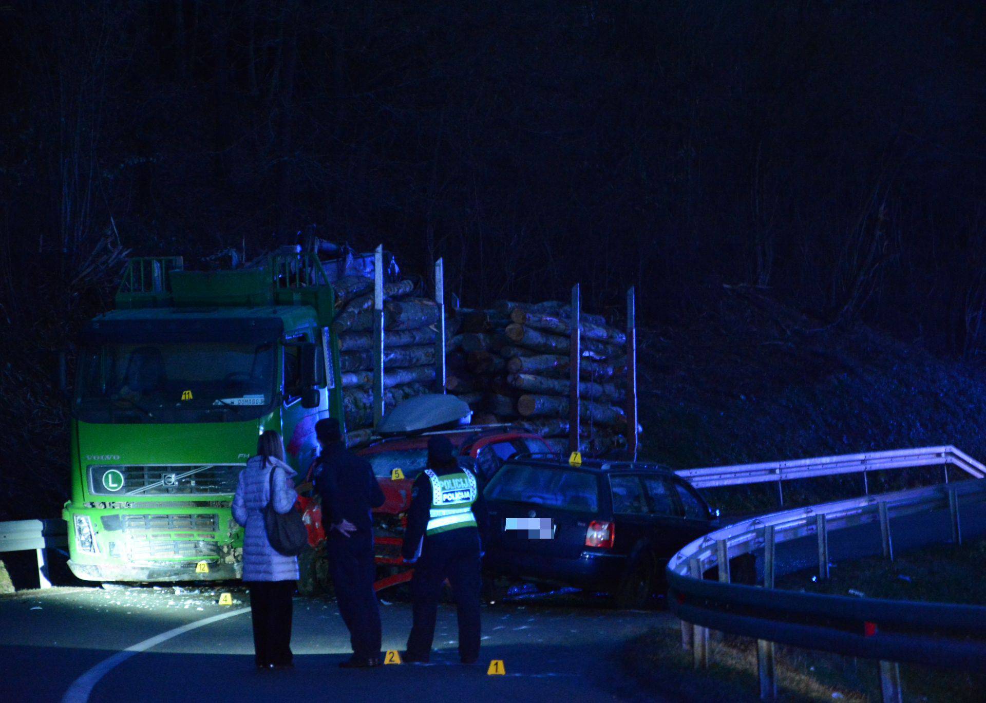 Uznemirujući prizor: U teškoj prometnoj na D6 dvoje mrtvih