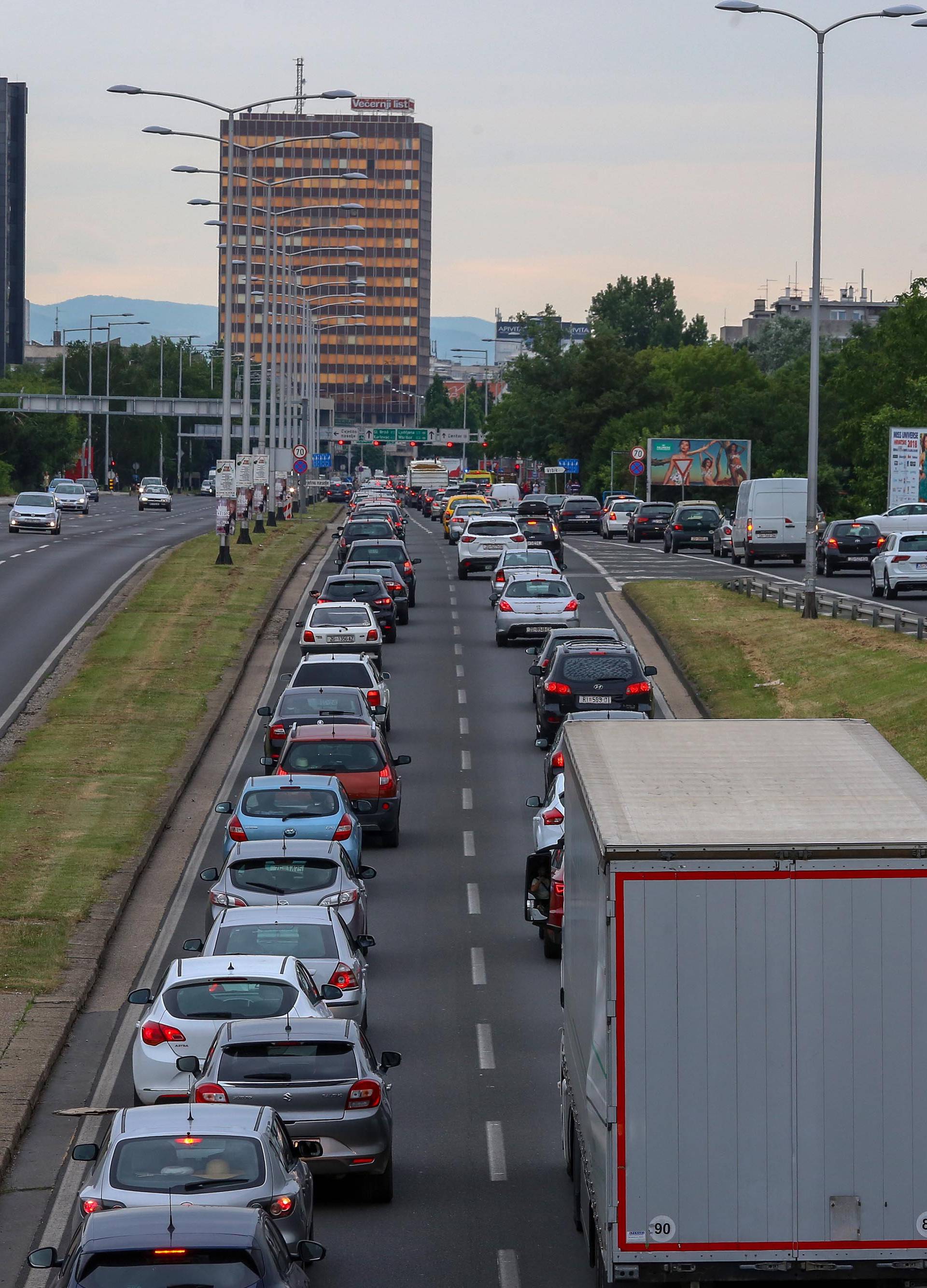 Za niže cijene goriva: Promet stao u Zagrebu, Osijeku, Rijeci